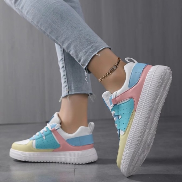Women’s Fashion Colorblock Patchwork Design Lace Up Low Top Platform Sneakers - Picture 1 of 2